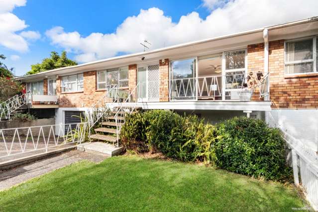 Spacious, Solid & Full of Potential in Pt Chev!