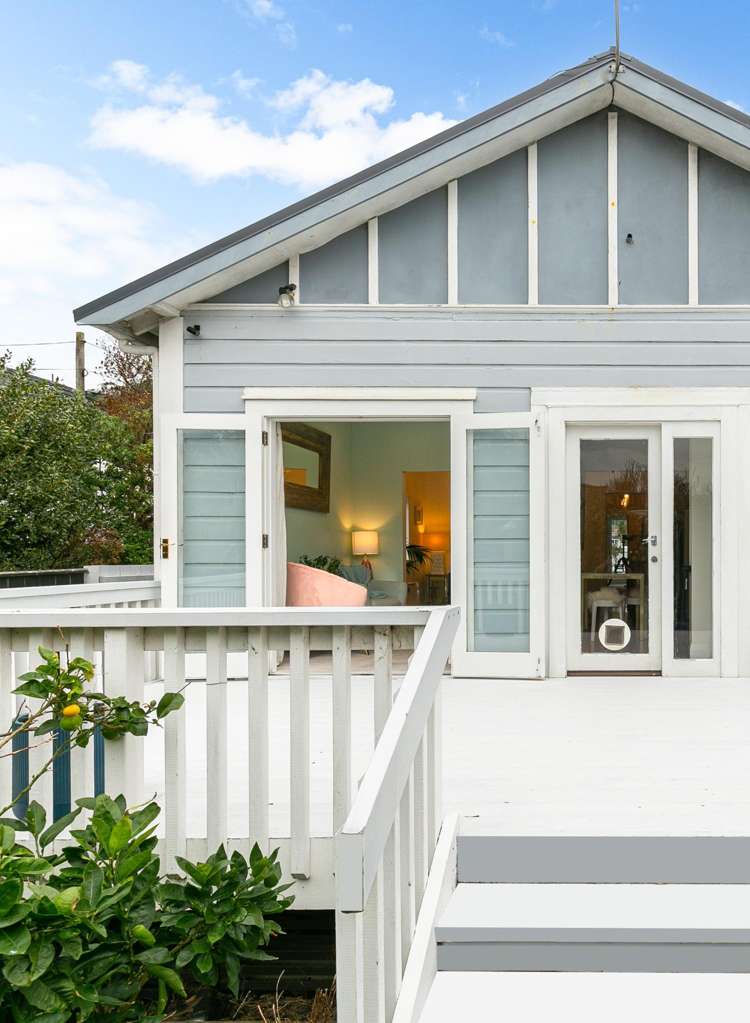 159 Queens Drive Lyall Bay_24
