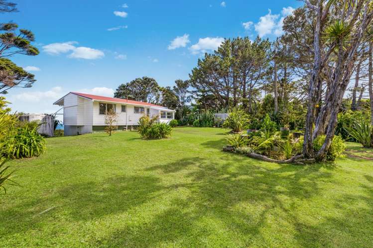 13 Te Ahuahu Road Piha_13