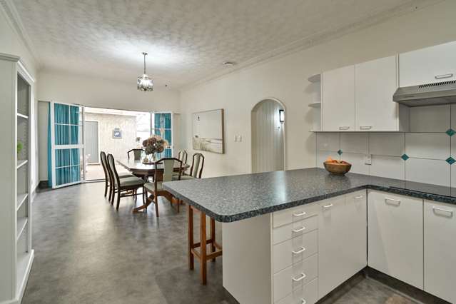 910 Collinge Road Mayfair_1