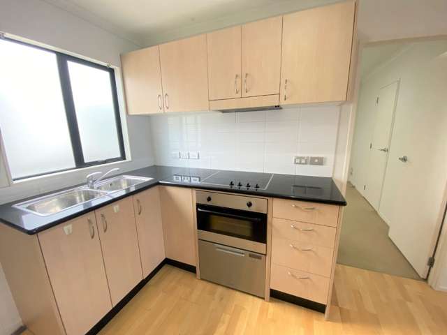 Queen's lodge 2 bedroom, 2 bathroom with carpark