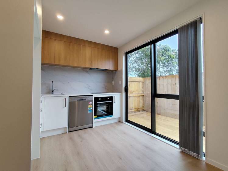 76 McLeod Road Te Atatu South_1