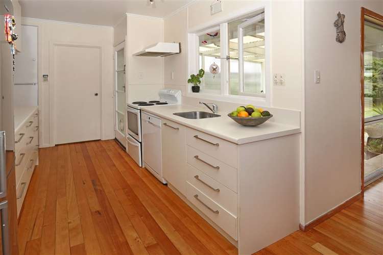 15 Henderson Valley Road Henderson_13