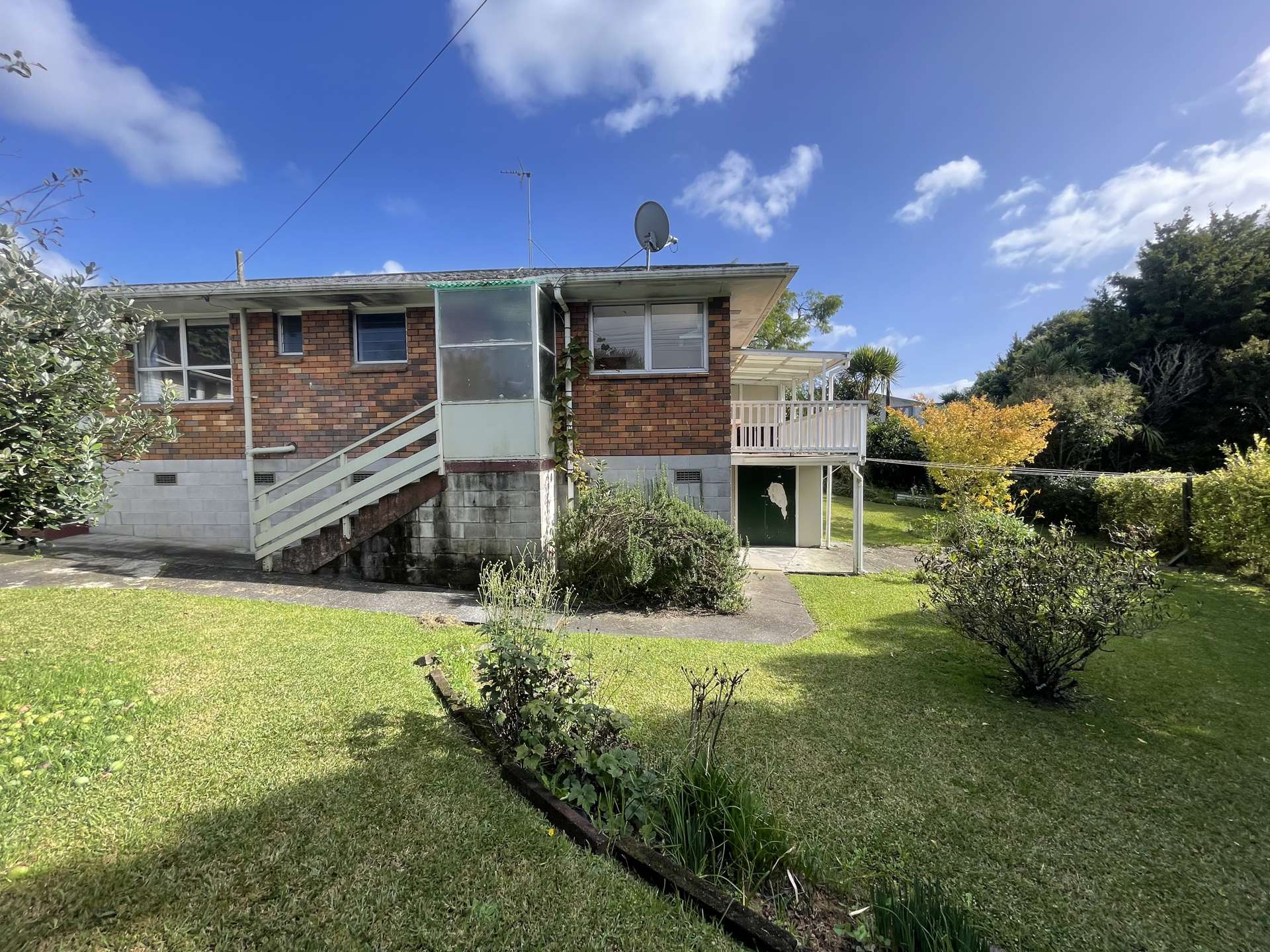 2/28 Royal View Road Te Atatu South_0