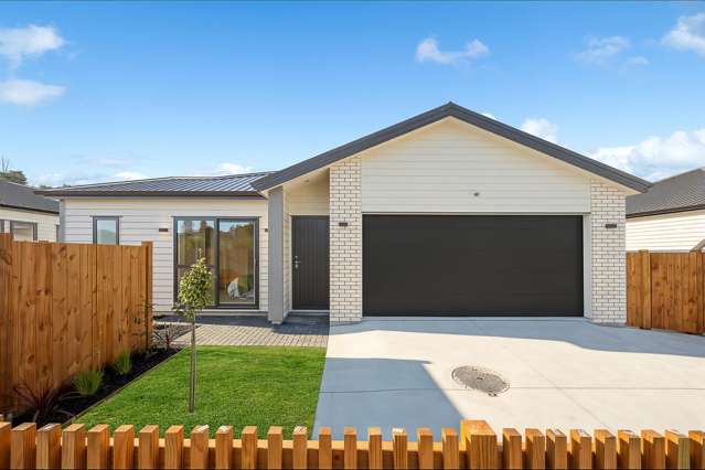 Road Front Double Garage Brand New 4 Beds