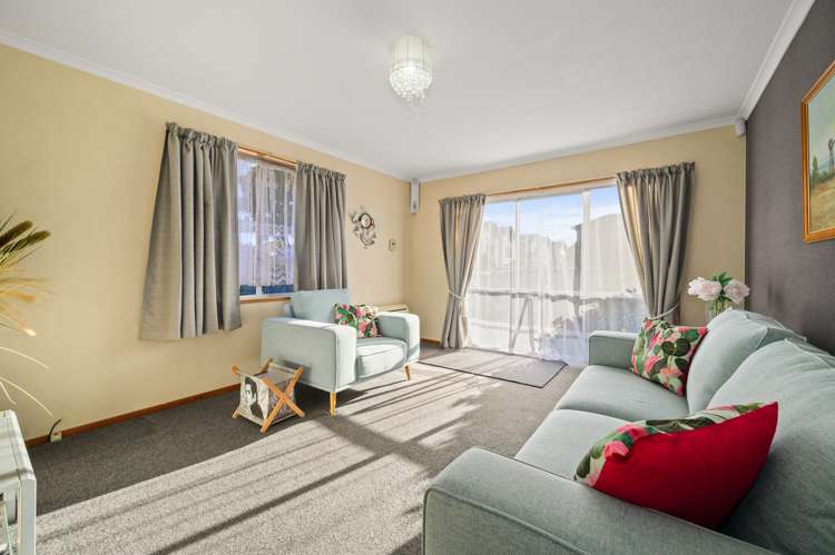 2/110 Barbour Street Waltham_6