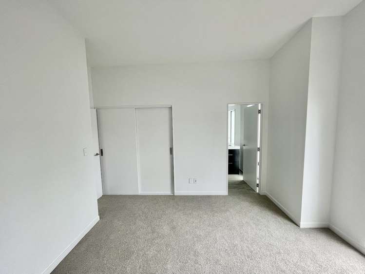 10/50 Friend Street Karori_10