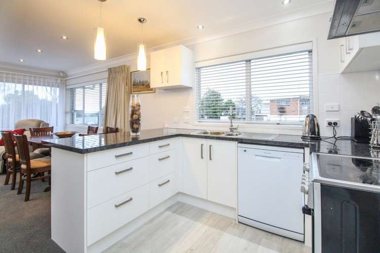 1/16 Eyre Street Henderson_12