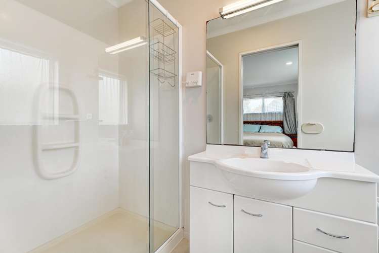 8 Avonglen Court Wattle Downs_16