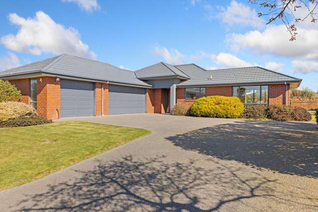 Spacious & Practical - 3-Car Garaging