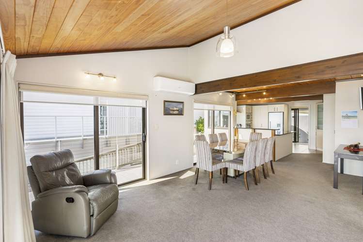 16 Omana Esplanade Maraetai_8