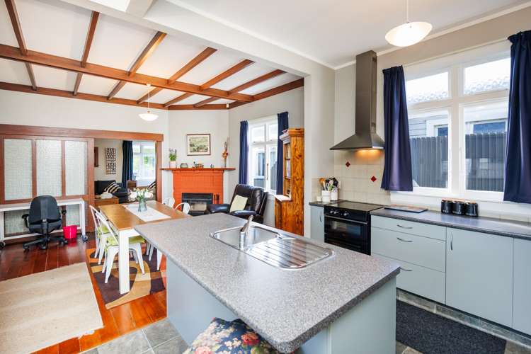 8 Burns Avenue Takaro_9