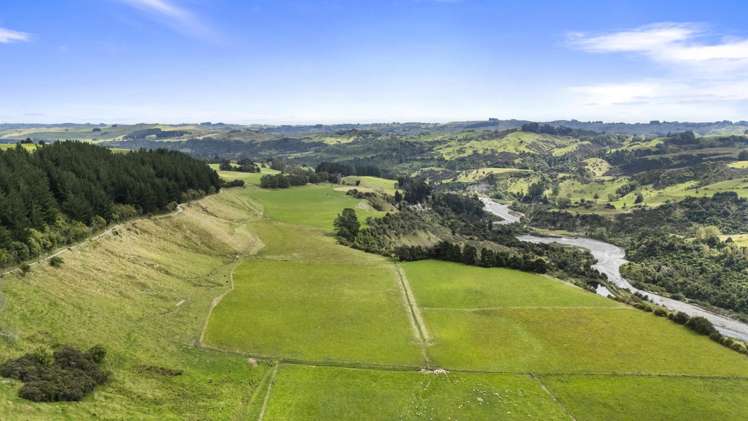 1 Takapari Road Pohangina_14