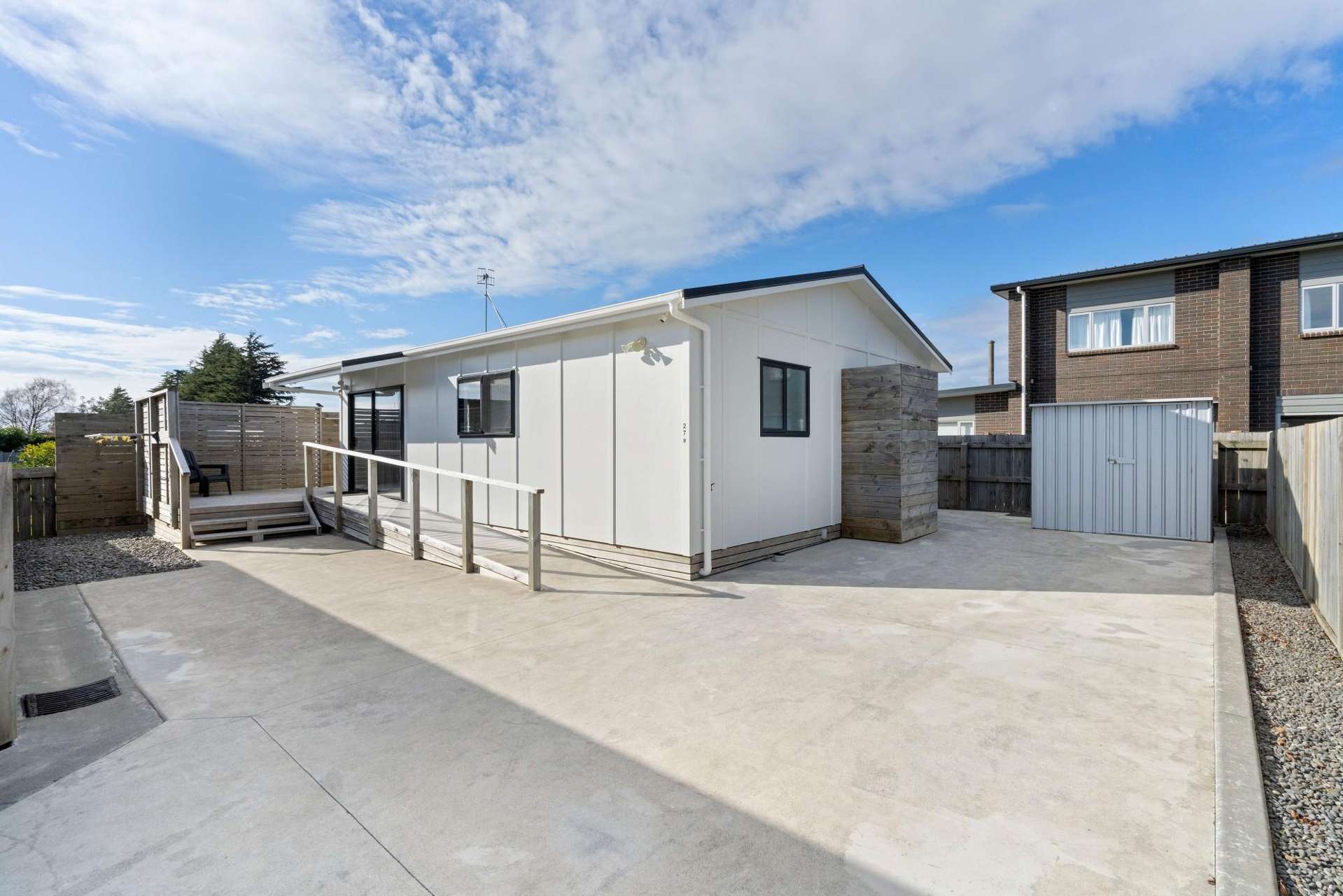  B/27 Hinemoa Street Levin_0