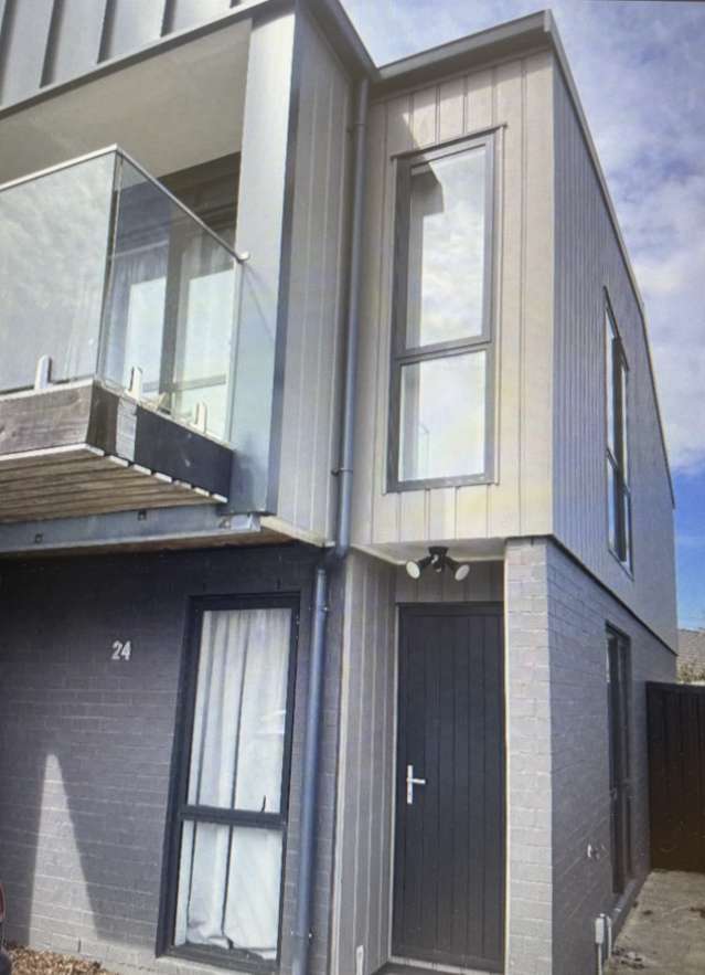 Modern Town house in Mangere Bridge