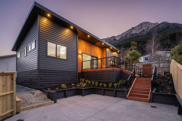 Brand New, Close to Town, Excellent Views