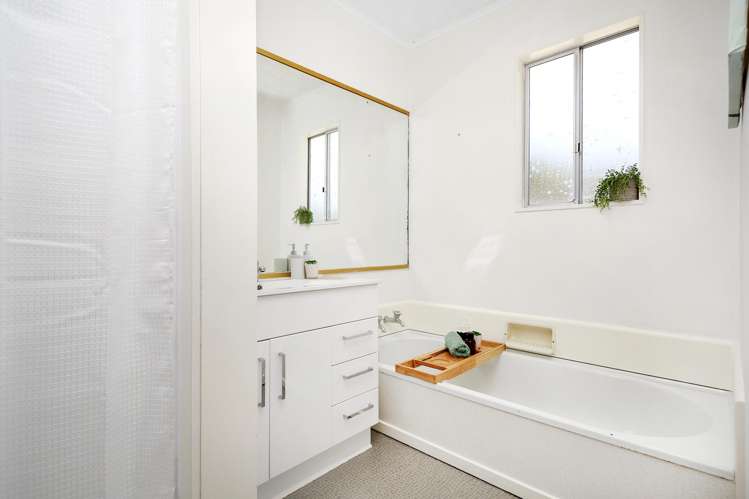 4 Atherstone Lane Belmont_12