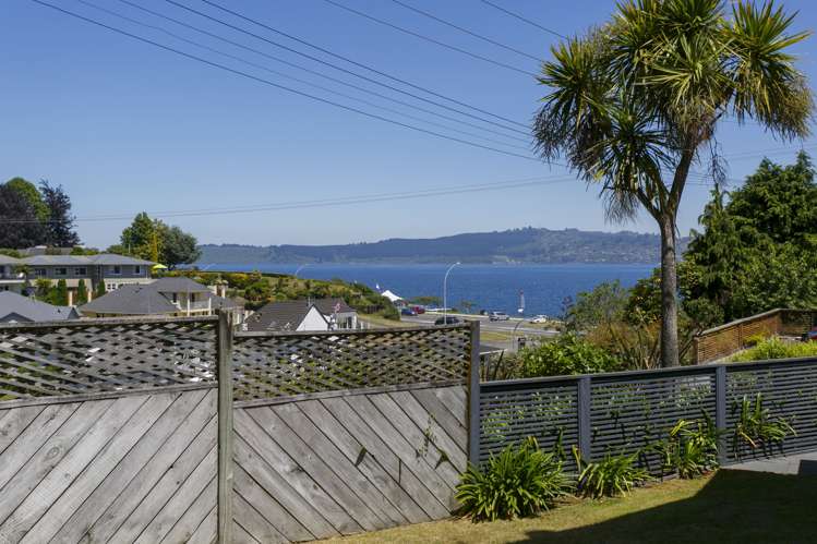 2/12 Hawai Street Taupo_14
