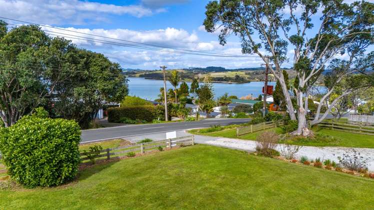 18 Grey Street East Mangonui_35