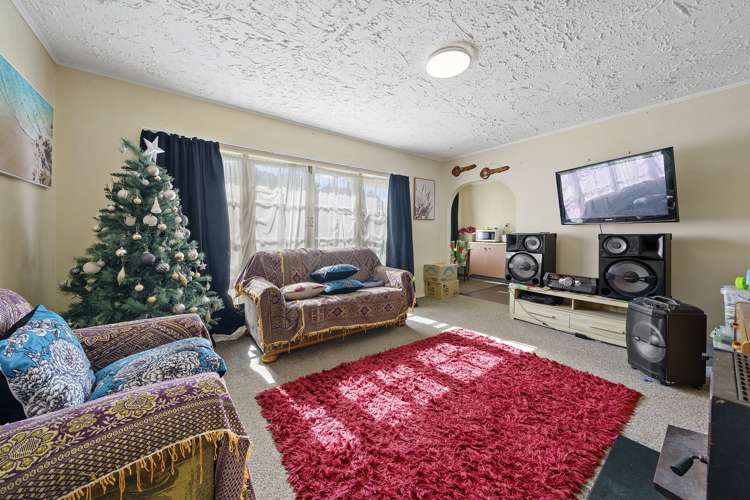 45 Bird Grove Stokes Valley_2