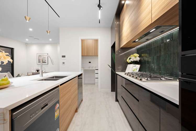 6 Barrel Crescent Swanson_9