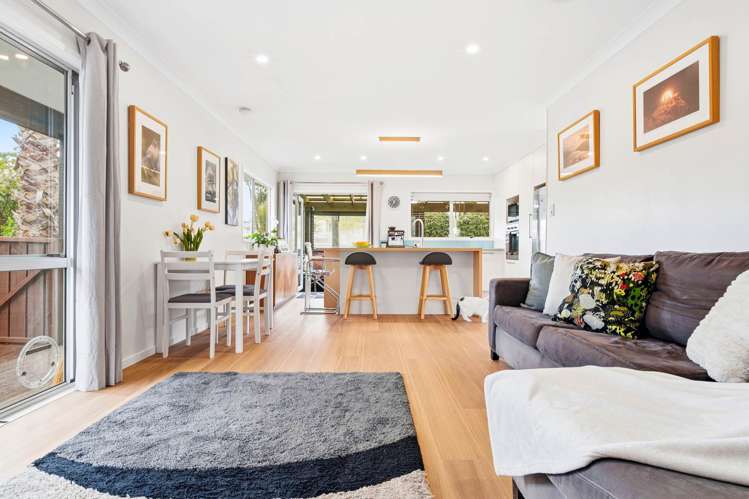 2/32 Hale Crescent Bayview_7