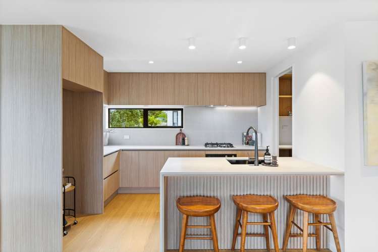 10B Joan Street Pt Chevalier_10