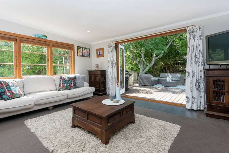 92 Beach Road Mellons Bay_10