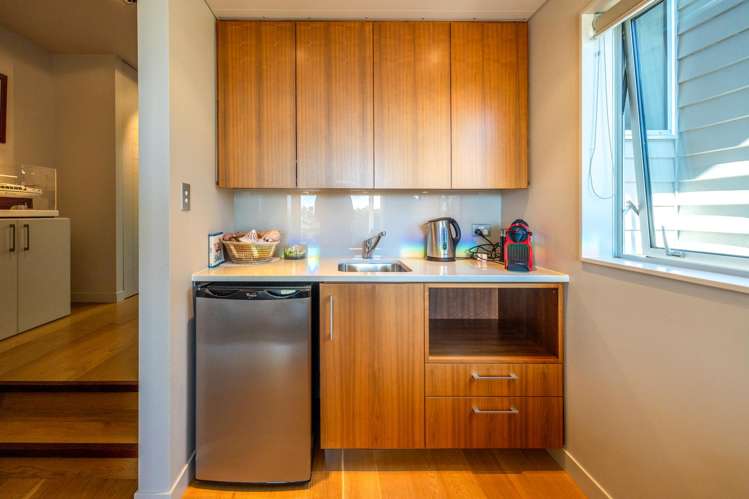 19 Victoria Road South Onetangi_23