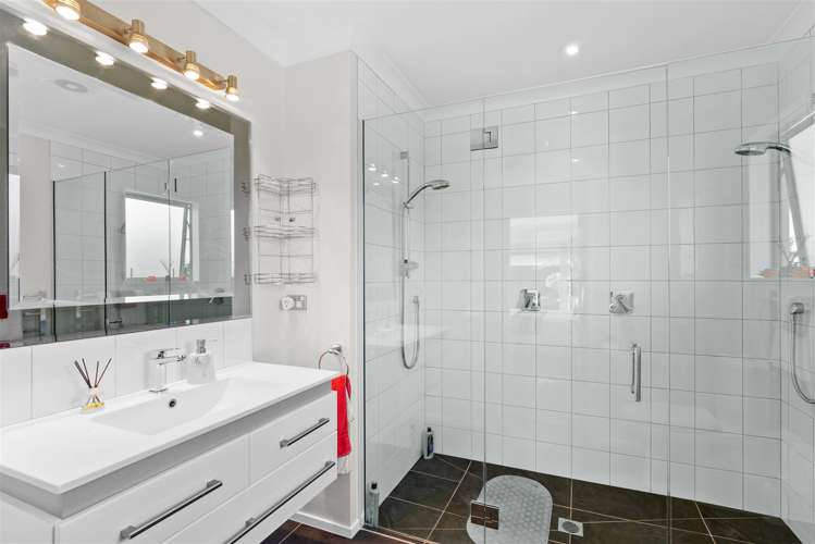 6 Lakebridge Place Parklands_20