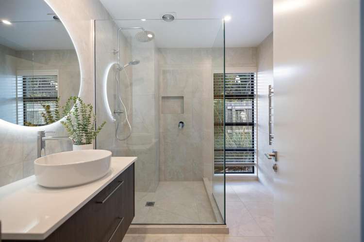 1 Goldleaf Hill Queenstown_23