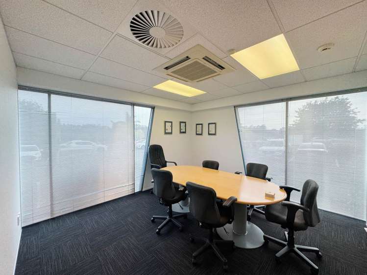 Unit B/106 Bush Road Rosedale_2