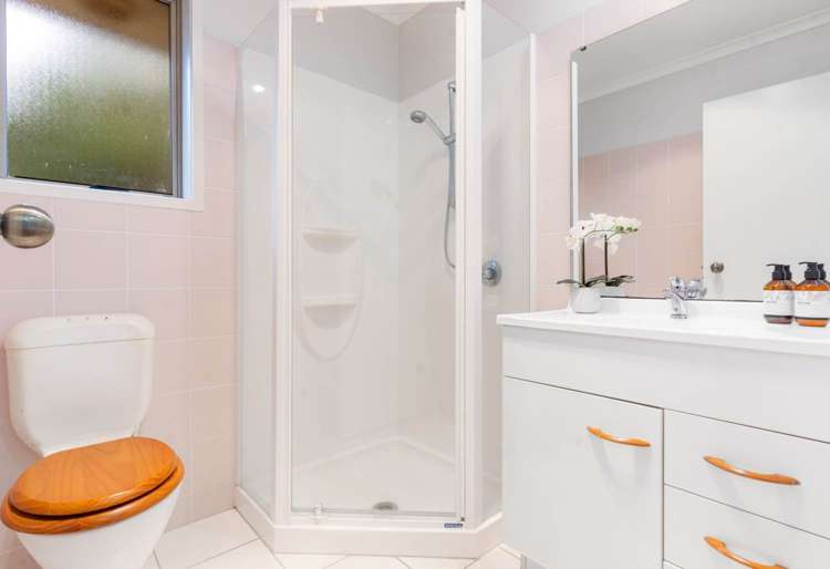 21 Frenz Drive Titirangi_9