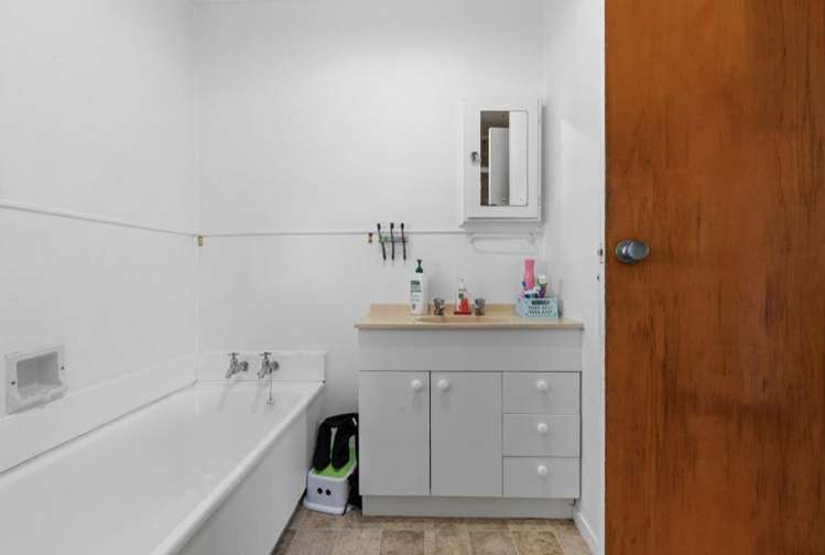 64 Sunlands Drive Manurewa_41