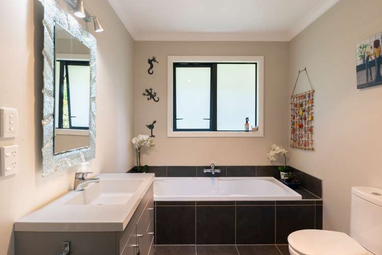 6 Lorna Irene Drive Raumati South_14