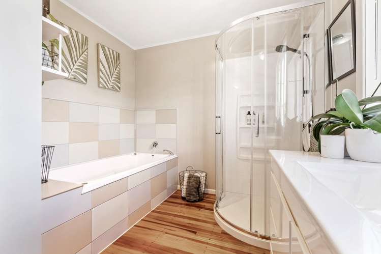 11b Waiora Road Stanmore Bay_16