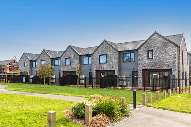 4/8 Akoranga Place Hornby_1