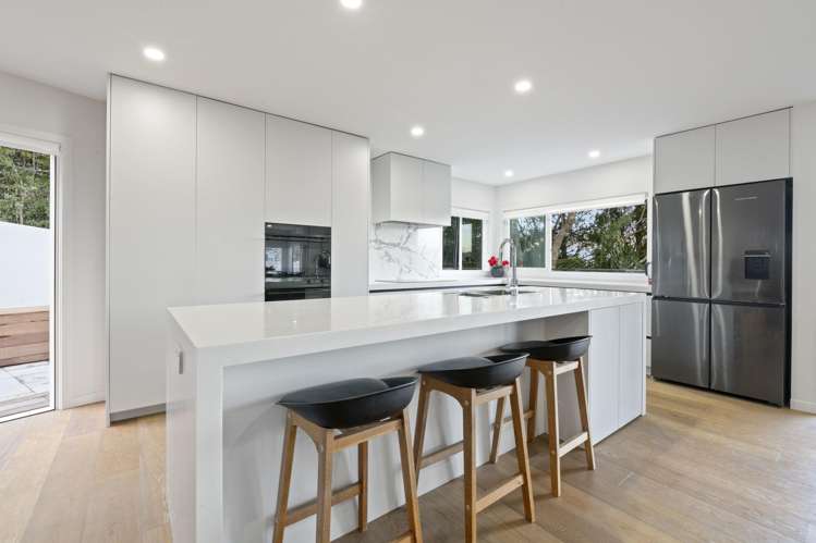 4/92 Churchill Road Murrays Bay_7