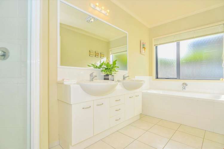 99 Kyle Road Greenhithe_10