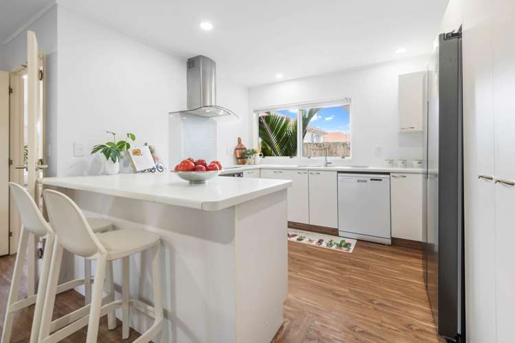 2/12 The Green Golflands_18