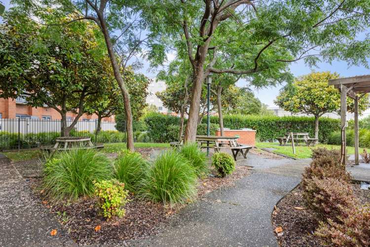 1i/10 Crown Lynn Place New Lynn_10