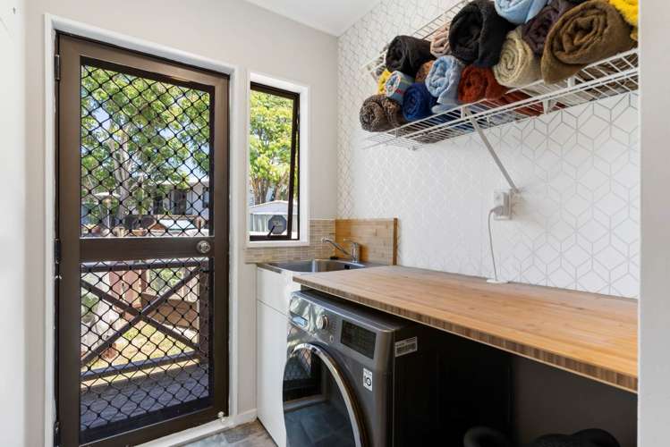 28 Meadowvale Rise Titirangi_11