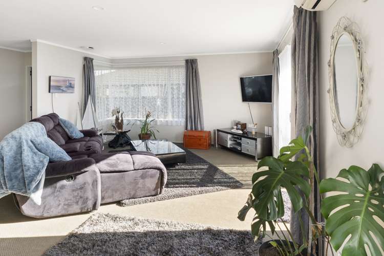 9 Vining Crescent Stoke_9