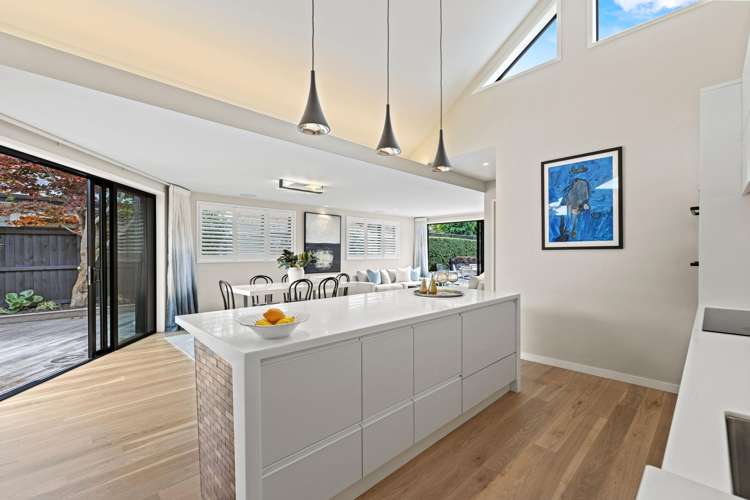 15 St Andrews Square Strowan_11
