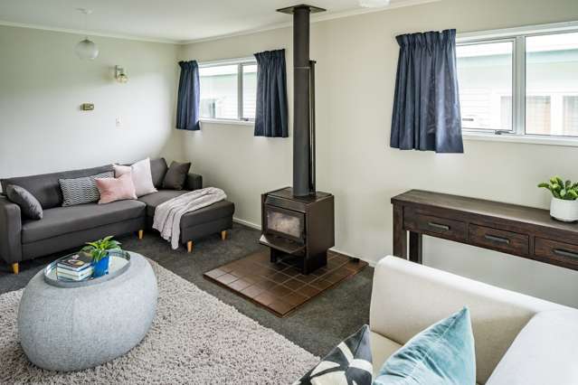 22 Helvetia Grove Naenae_4