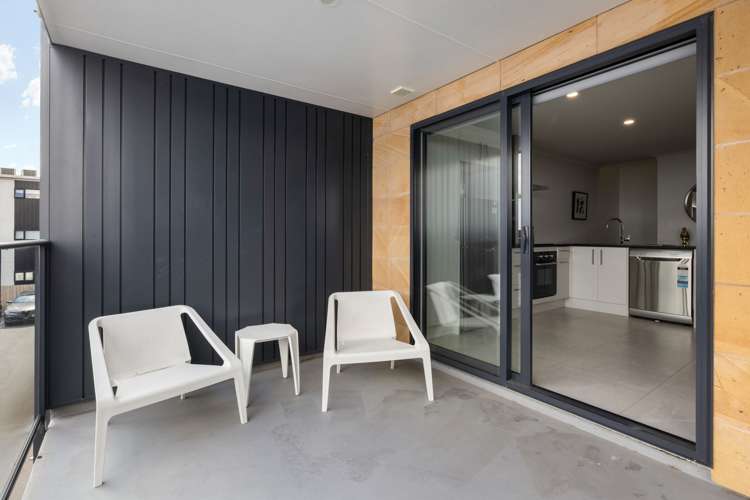 13/13 Vialou Street Hamilton Central_7