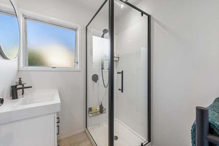 92b Beach Road Te Atatu Peninsula_14