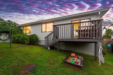 2/239 Waitemata Drive_4