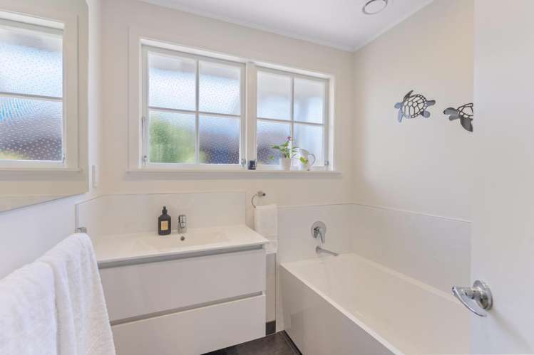 42 Tui Road Raumati Beach_8