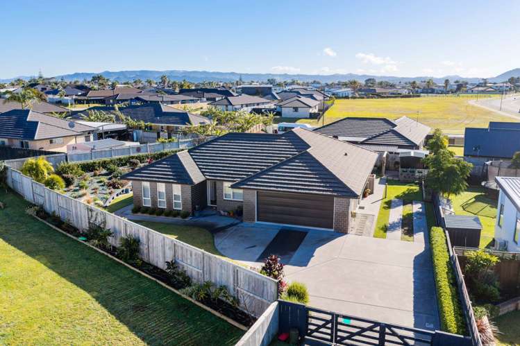 17 Olney Court One Tree Point_2